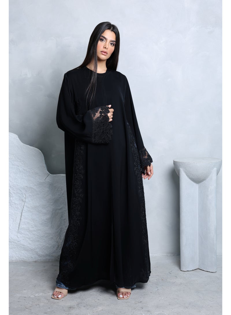 اكسا عباية بتفاصيل دانتيل كريستال أسود - Image 1